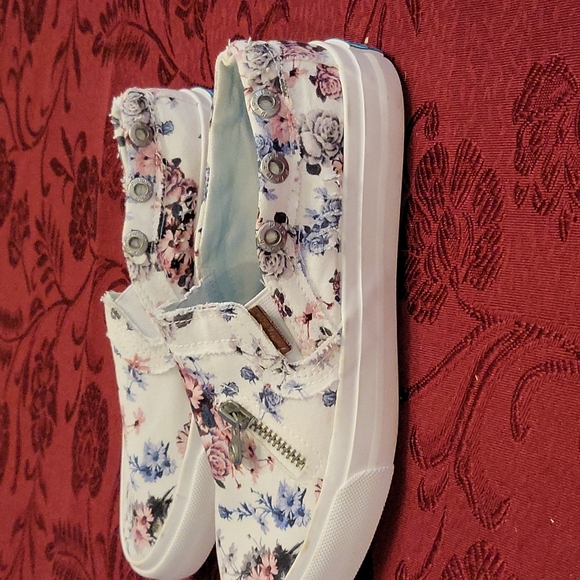 Blowfish distressed floral denim shoes - Picture 4 of 9
